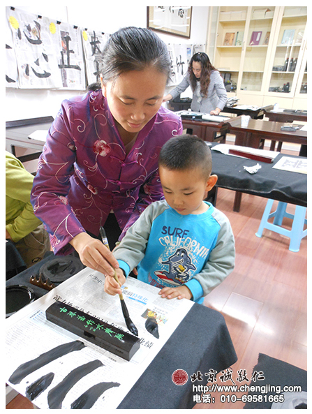 經(jīng)常用水寫帛寫字的優(yōu)優(yōu)