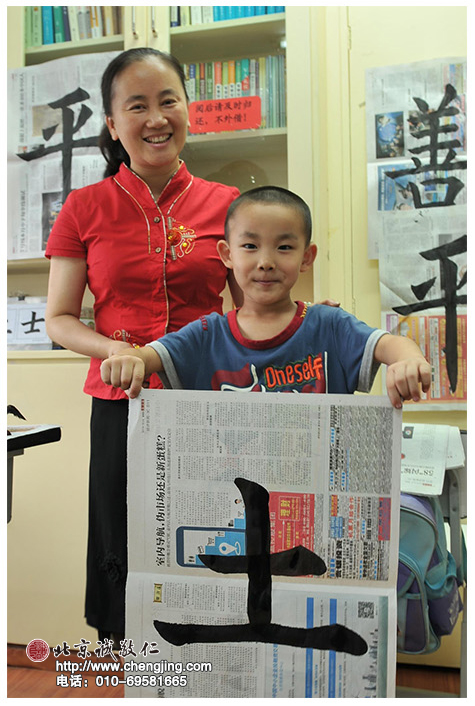 每一次成功寫出漂亮的字體，最開心的總是背后默默付出的老師。