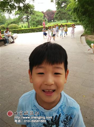 媽媽好有創意，彩繪配色鮮艷美麗，還加了一個個笑臉，好像一顆顆愛心，多有趣啊。