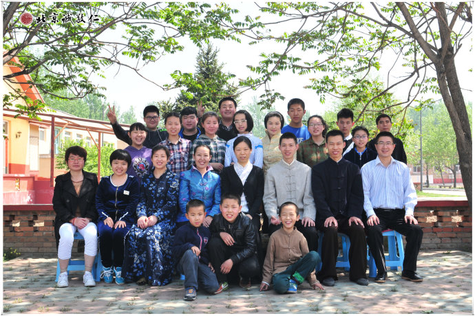 珍惜彼此的緣分，同行路上互助提攜，因為我們是快樂的一家人！