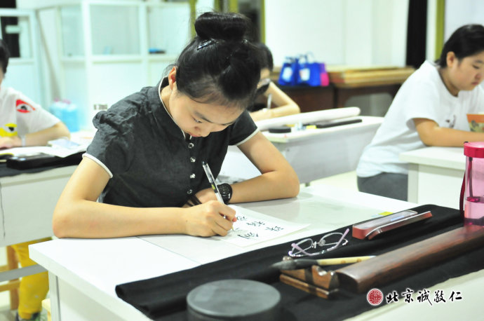 學員練習定心描紅