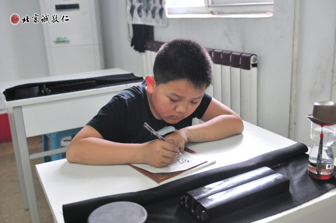 學員練習定心描紅