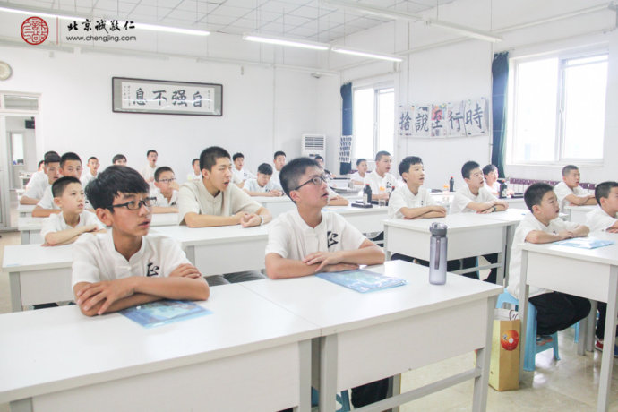 整潔明亮的教室，朗朗讀書聲帶來(lái)正能量