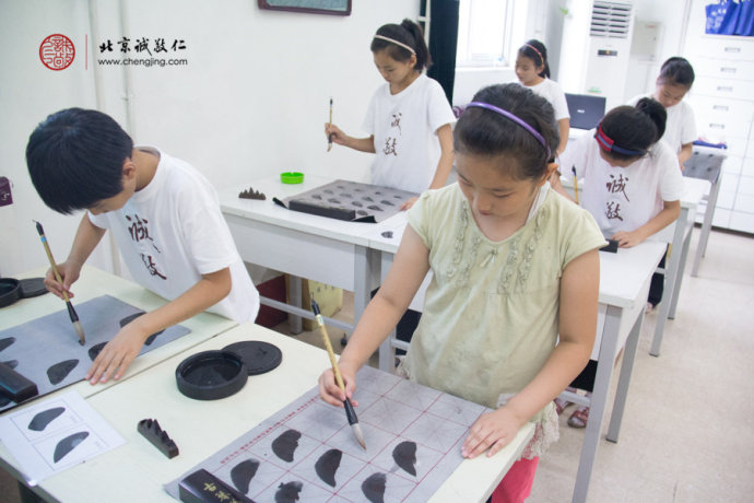 少兒班無(wú)墨書法，先培養(yǎng)定力，熟悉筆法