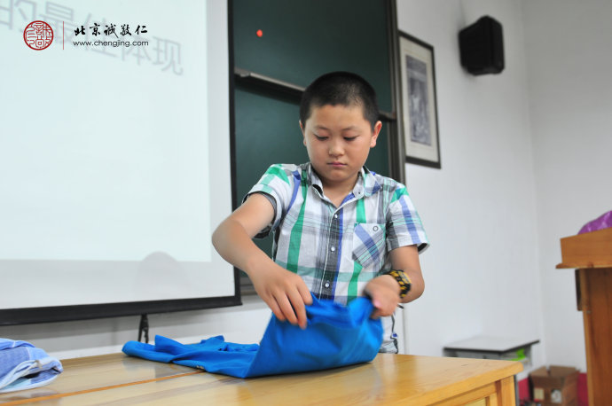 
七分德，三分藝；品德教育貴在落實(shí)在生活中。