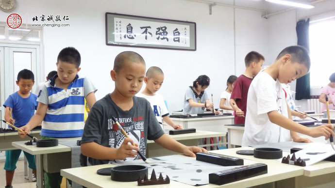 
看動漫品人生，從中華德育故事中體會圣賢的存心，
感悟人生的真諦和獲得幸福人生的智慧泉源。