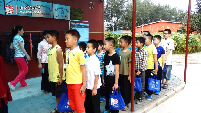 
餐前列隊，培養良好行為習慣