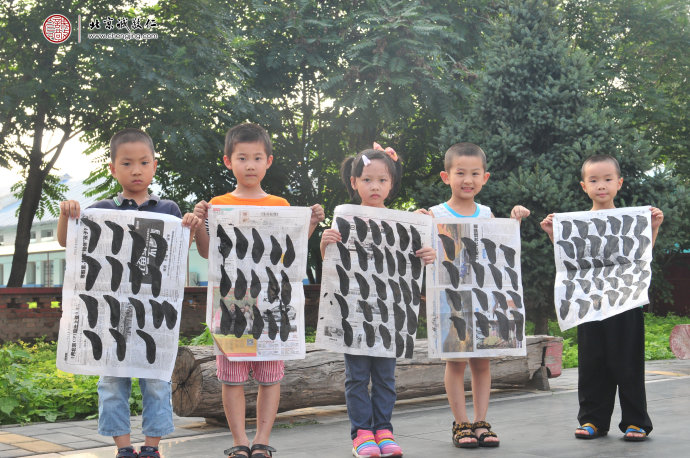 少兒班學員永字八法右側點習作展示