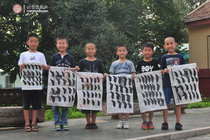 少兒班學員永字八法右側點習作展示