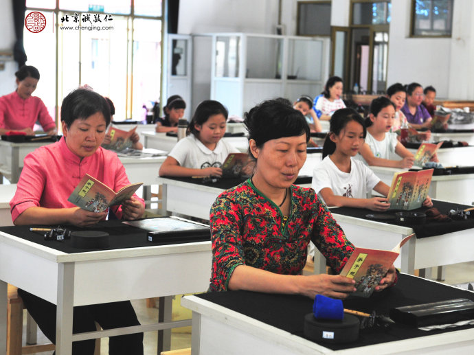 讀誦圣賢經典，在潛移默化中陶冶性情，開闊胸懷。