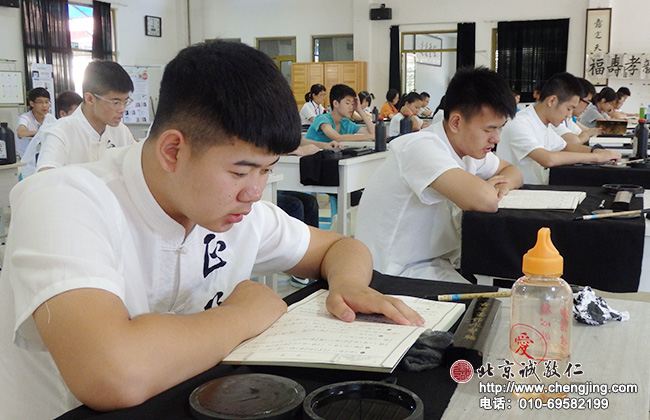 讀書不厭百回讀，熟讀深思子自知。