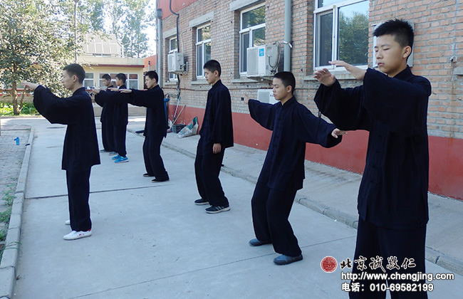 晨練即將結束，
收勢動作為今天的太極拳課程劃上圓滿的句號。
