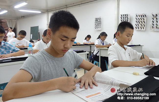 讀經結束后，定心描紅使書法二班的小學員們定力提升很多，
為書法學習奠定了良好的基礎。