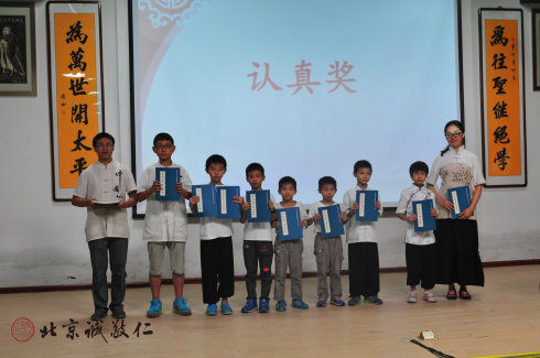 認真勤學的小學員們分享收獲的喜悅