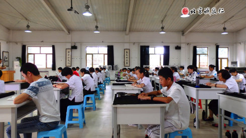 書法一班晨讀課程，大家誦讀《三字經(jīng)》。