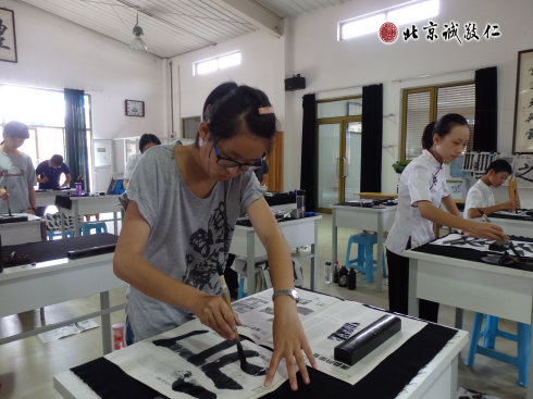 
書法一班學(xué)員習(xí)練書法基本筆畫

