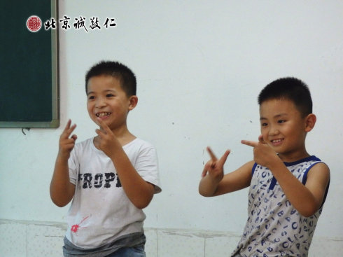 課程開始前，互動游戲使孩子們在快樂中學習