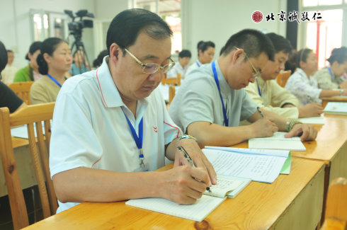 配圖四：學員認真記筆記