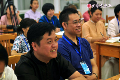 配圖七：聽課中會心一笑             