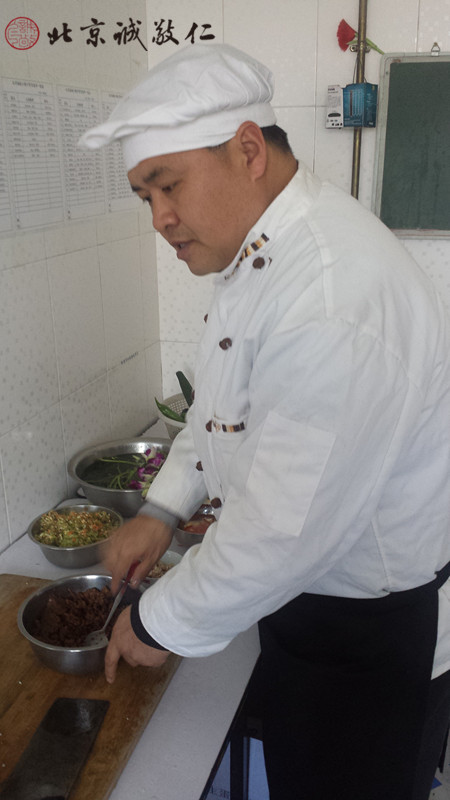 大年三十，廚師為大家準備年夜飯