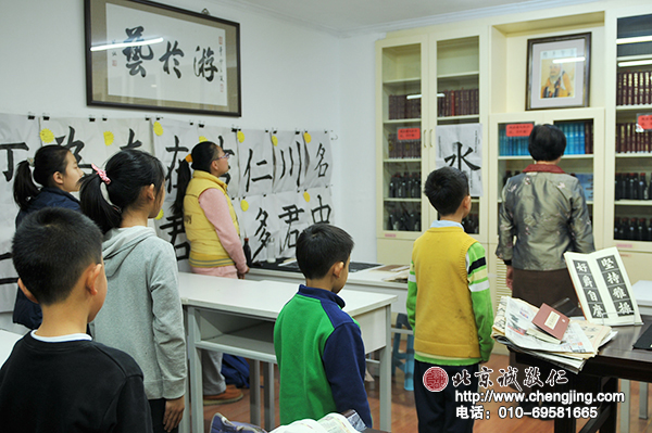 全體師生行下課禮