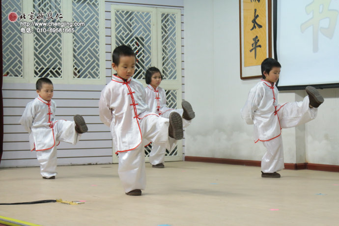 抬腿步步禪踢得高