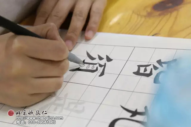 ??定心描紅--借助紙筆的描繪，讓安靜駐足，沉淀煩惱