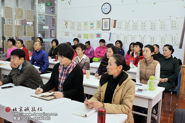 課間不忘放松一下，看看三歲萌娃童音演唱