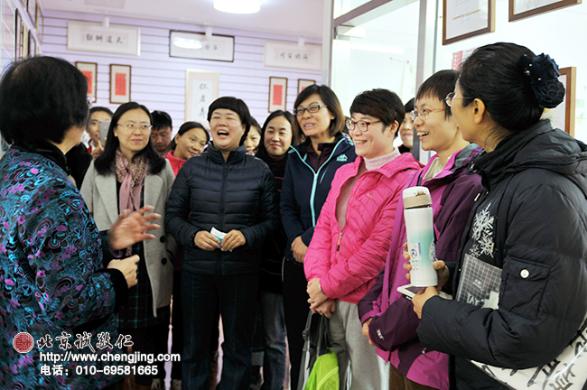 課間不忘放松一下，看看三歲萌娃童音演唱