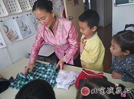 學(xué)會自己穿衣、扣扣子，疊衣服