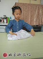 學(xué)會自己穿衣、扣扣子，疊衣服