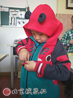 學(xué)會自己穿衣、扣扣子，疊衣服