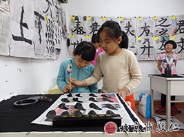 專心書寫，樂在其中。