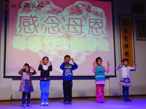 配圖：少兒班手語(yǔ)歌曲《最美的光》
