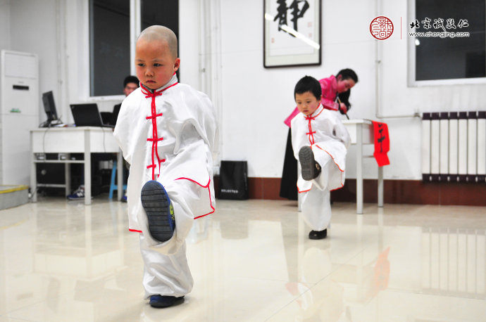 
小學員的太極拳表演一板一眼，展示武林風范。